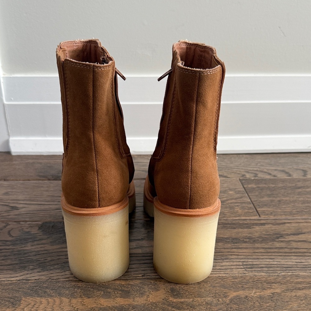Elegant Tan Heeled Boots​ - Picture 6 of 6